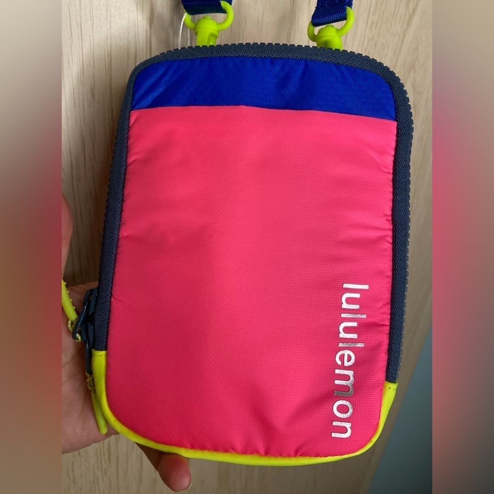 Lululemon Easy Access Crossbody Color Block Pink Highlight PIHL/CEBL/HIYE 76258